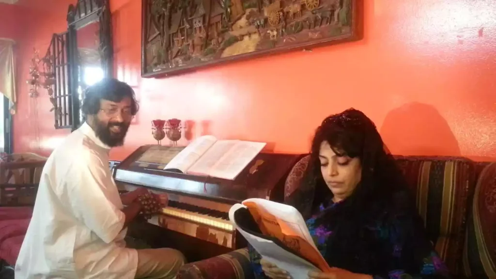 Khoon Apna Baha Ke Lyrics khoon apna baha ke krusit karo ke naare lyrics Shishye Thompson